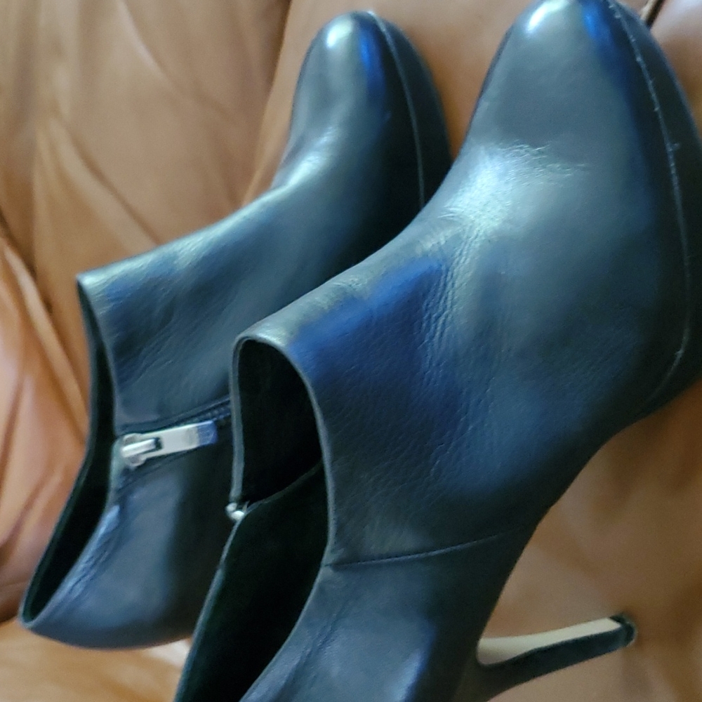 Vincent Camuto Elvin leather boots